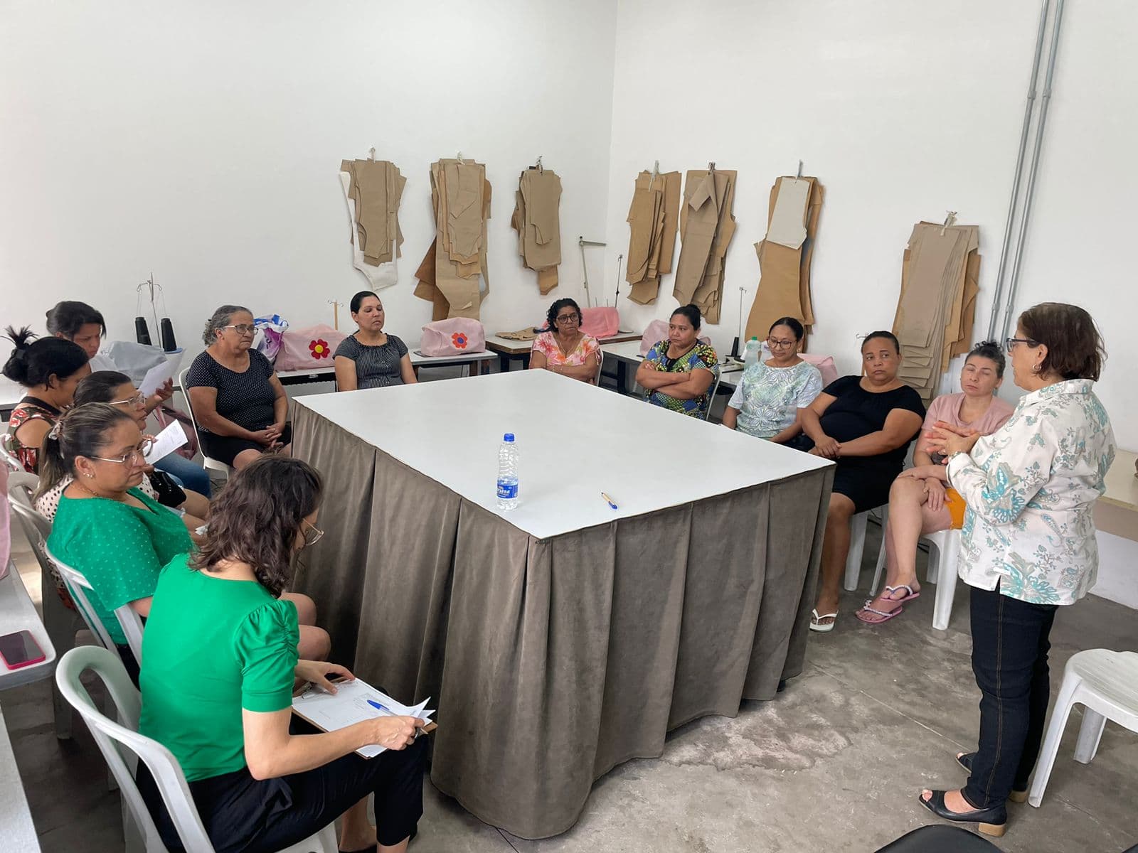 Cooperativa de costura em atividade