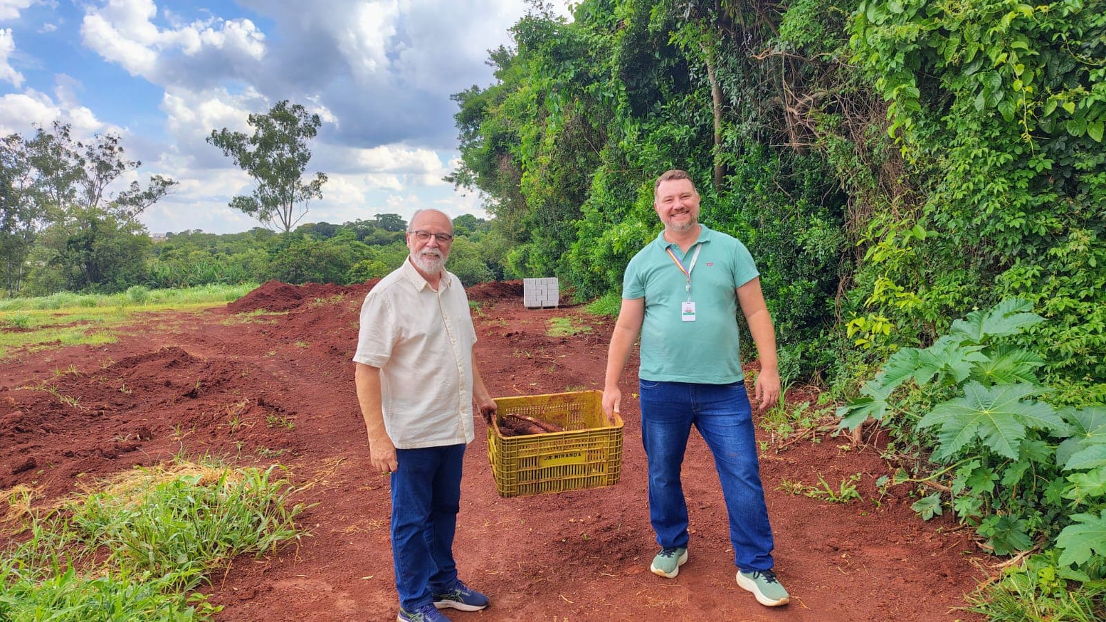 Horta comunitária apoiada pelo CRCA